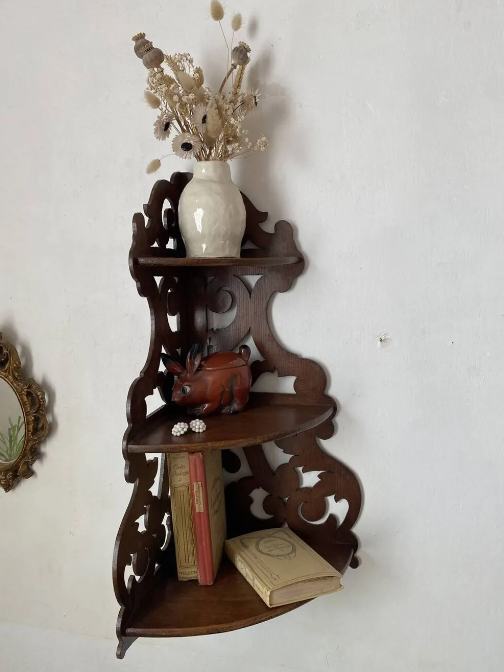 étagère d'angle anceinne en bois ajouré 3 plateaux