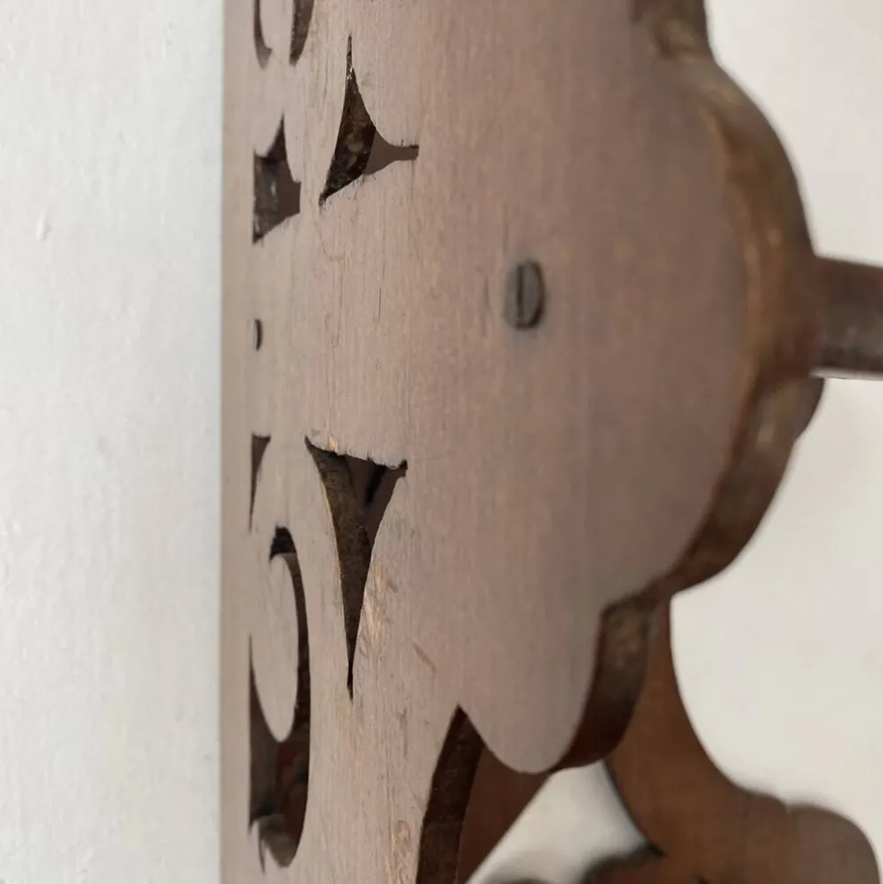 étagère d'angle anceinne en bois ajouré 3 plateaux