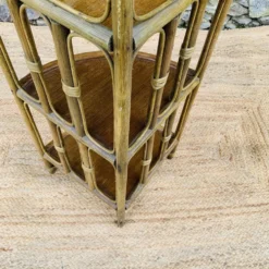 Étagère d’angle en rotin