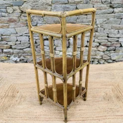 Étagère d’angle en rotin