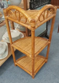 Étagère d'angle en rotin