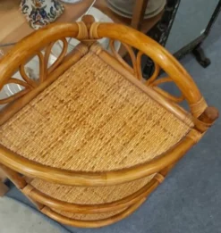 Étagère d'angle en rotin