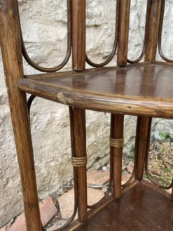Étagère d’angle en rotin vintage