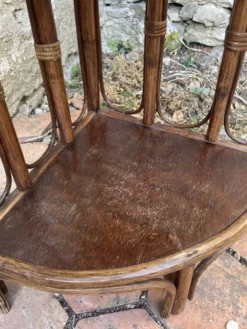 Étagère d’angle en rotin vintage