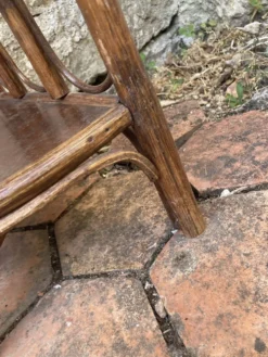 Étagère d’angle en rotin vintage