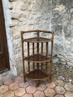 Étagère d’angle en rotin vintage
