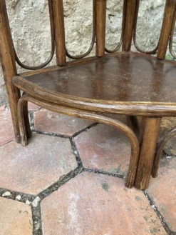 Étagère d’angle en rotin vintage