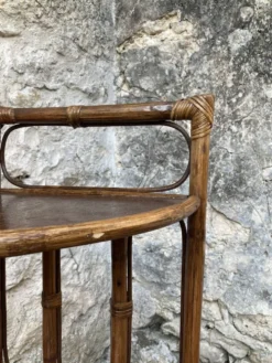 Étagère d’angle en rotin vintage