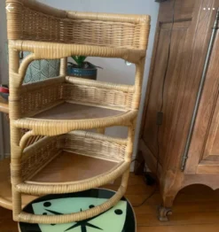 Étagère d'angle murale vintage en rotin, bambou et osier – 3 niveaux