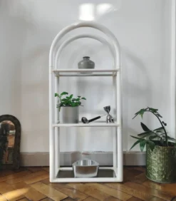 Étagère d'appoint tubulaire "Space Age" en PVC blanc et verre – Années