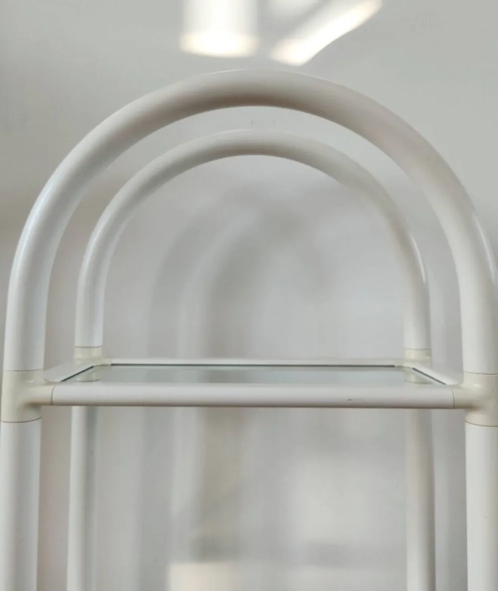 Étagère d'appoint tubulaire "Space Age" en PVC blanc et verre – Années