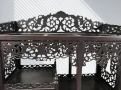 Étagère de présentation chinoise ancienne richement sculptée – XIXe