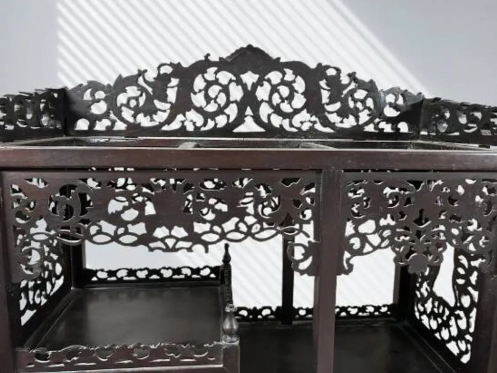 Étagère de présentation chinoise ancienne richement sculptée – XIXe