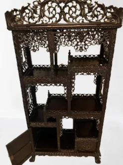 Étagère de présentation chinoise ancienne richement sculptée – XIXe