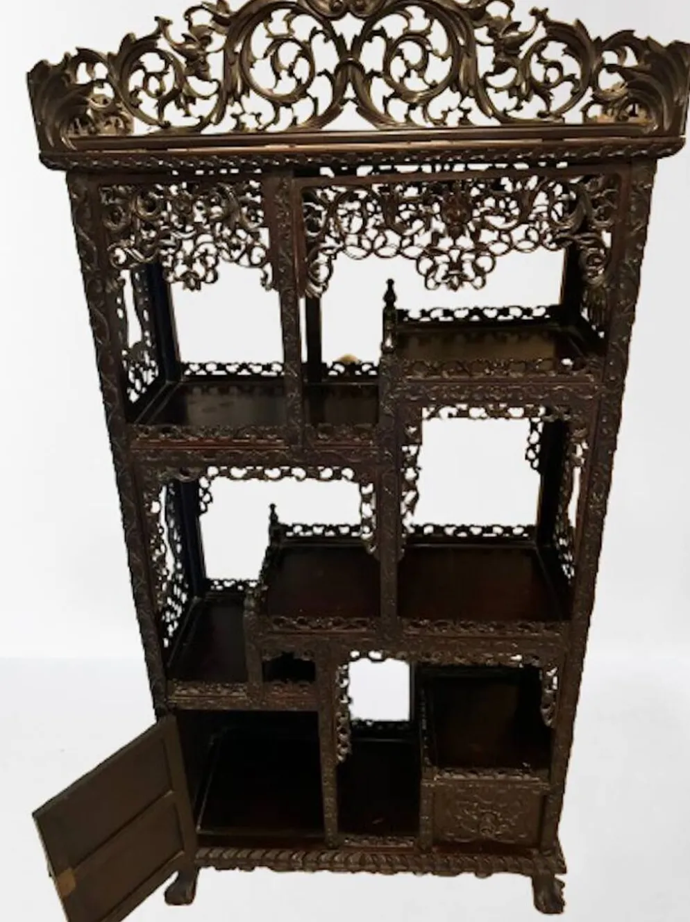 Étagère de présentation chinoise ancienne richement sculptée – XIXe