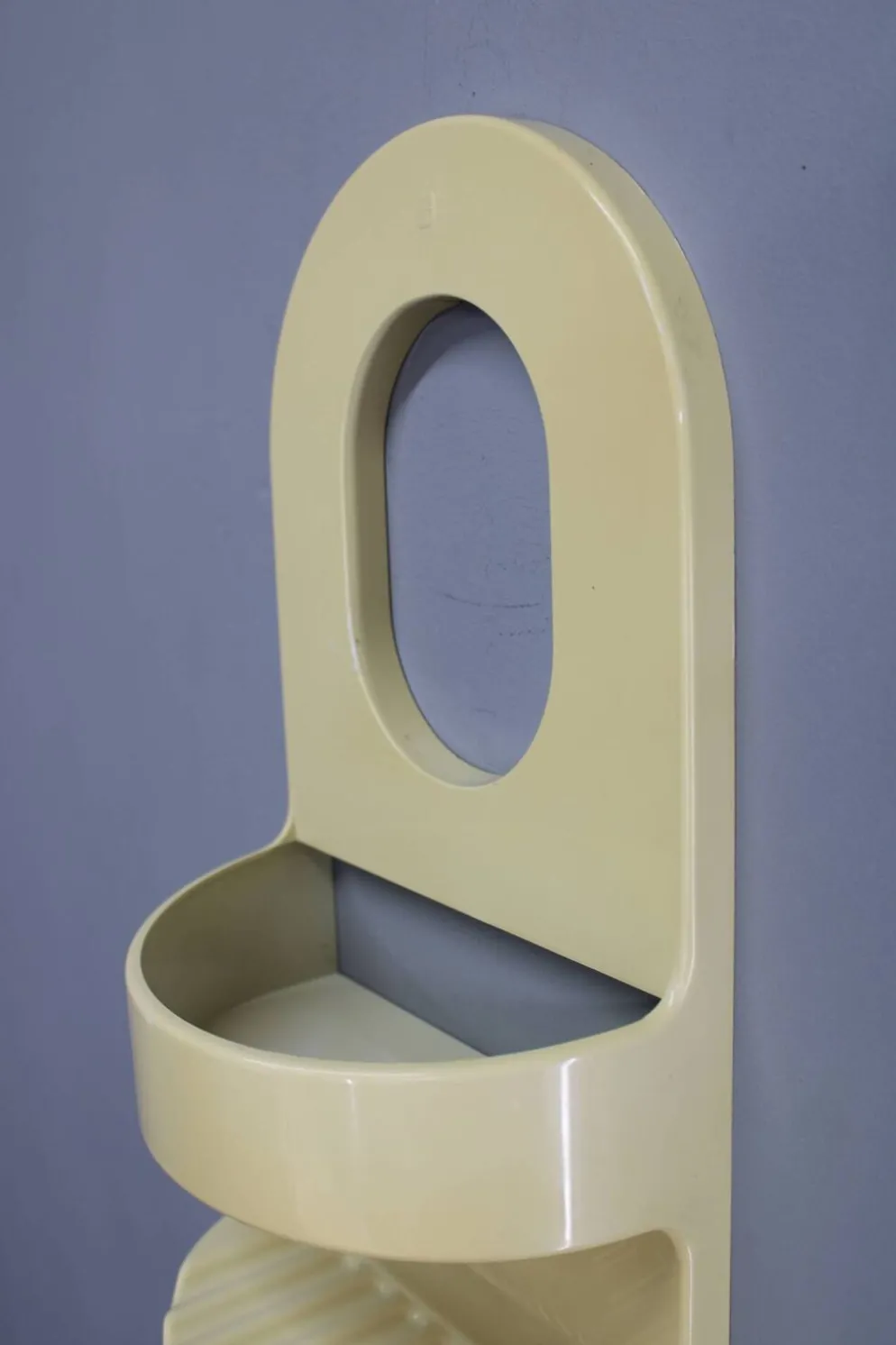 Étagère de salle de bain en plastique Guzzini des années 70, Italie.