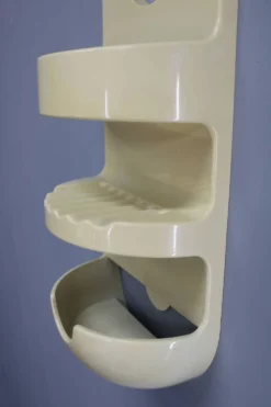 Étagère de salle de bain en plastique Guzzini des années 70, Italie.