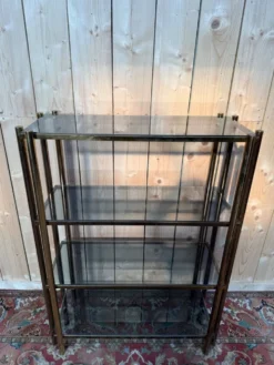 Étagère Design Années 1970 – Armature Tubulaire Laiton et Verre Fumé
