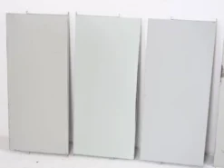 Étagère de sol tomado en nuances de gris