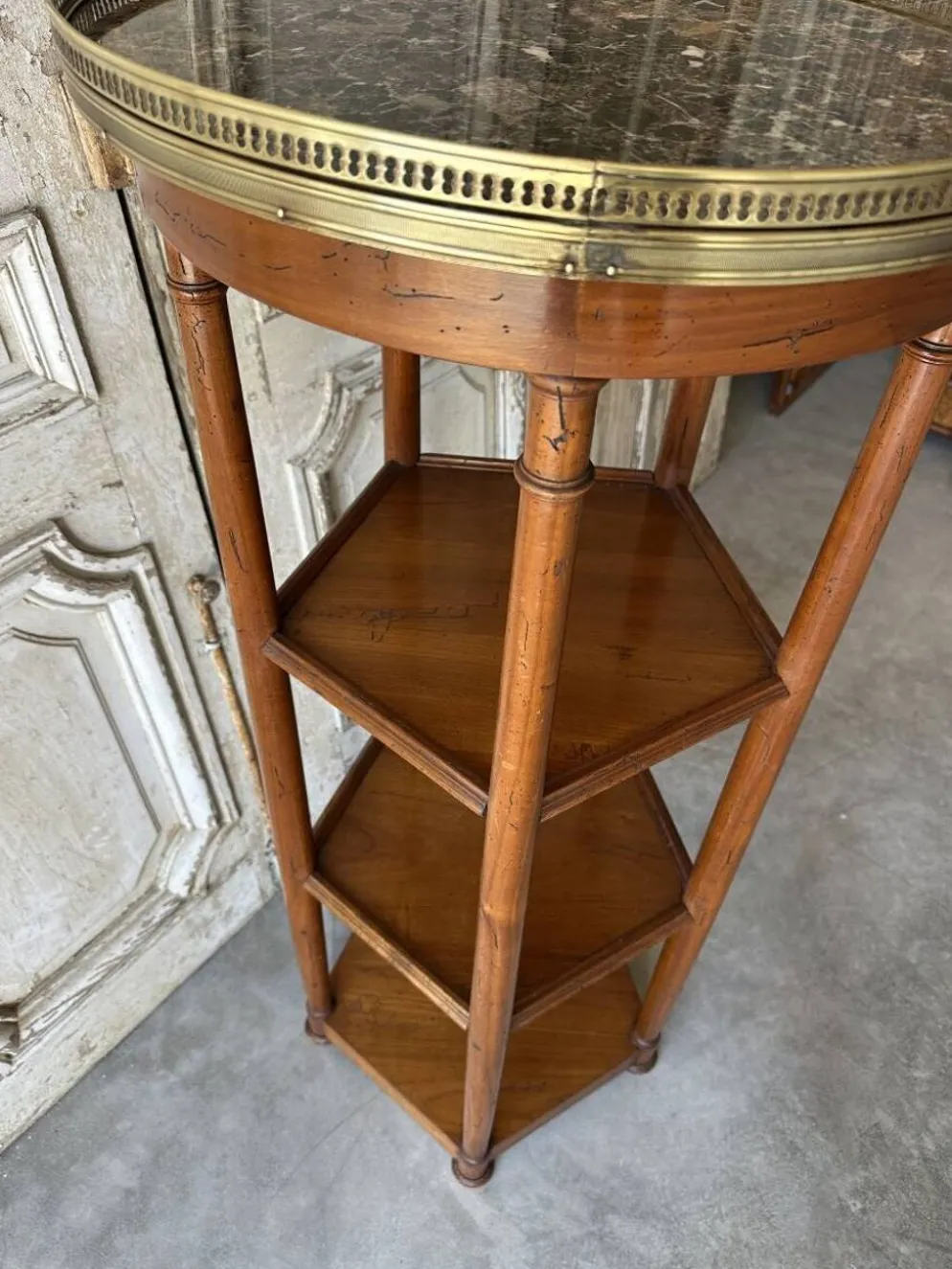Étagère desserte en merisier circa 1950