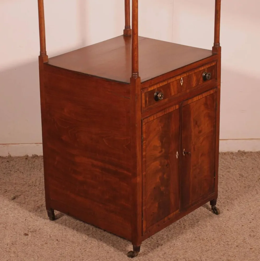 Étagère dit whatnot en acajou circa 1800 époque George III