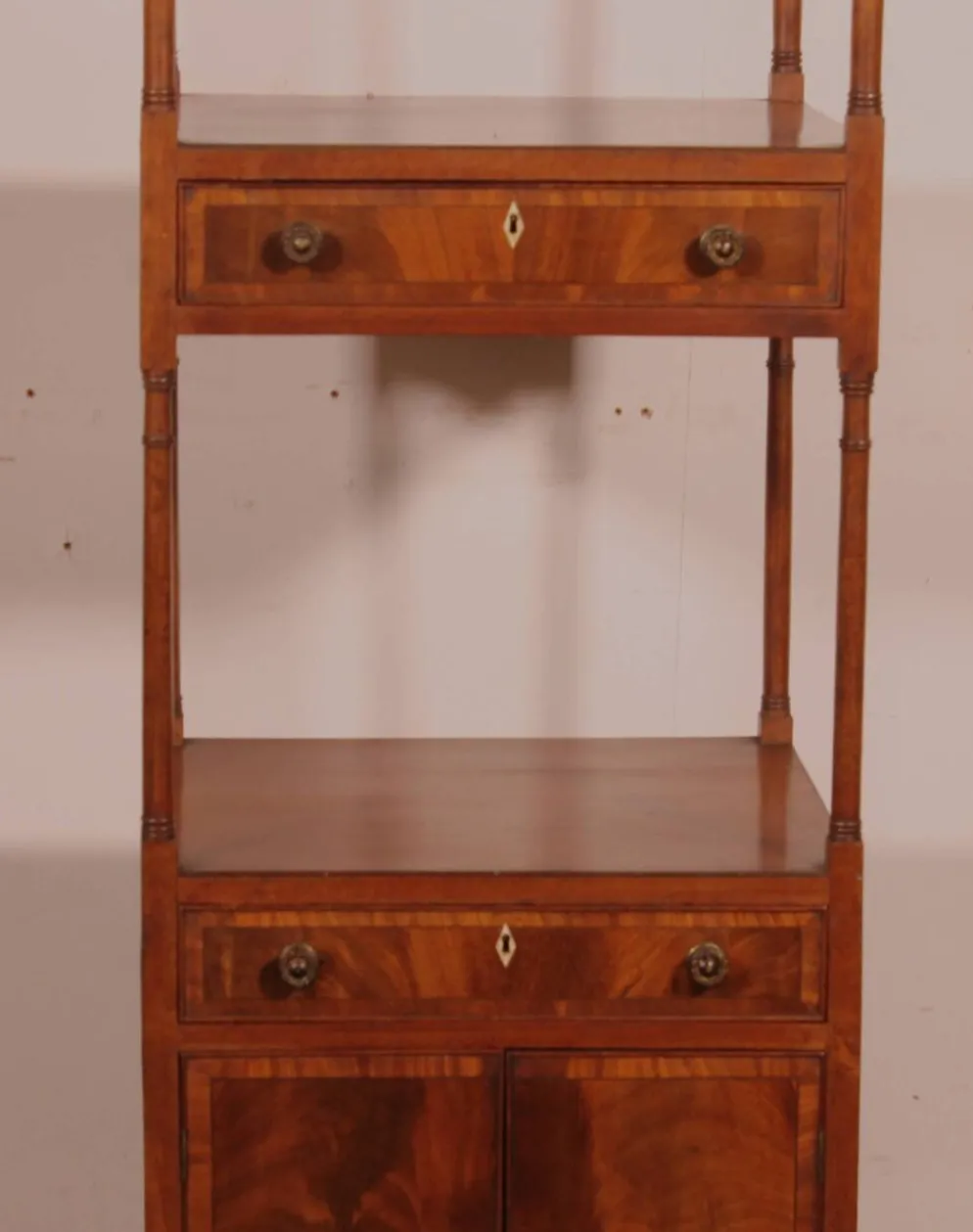 Étagère dit whatnot en acajou circa 1800 époque George III