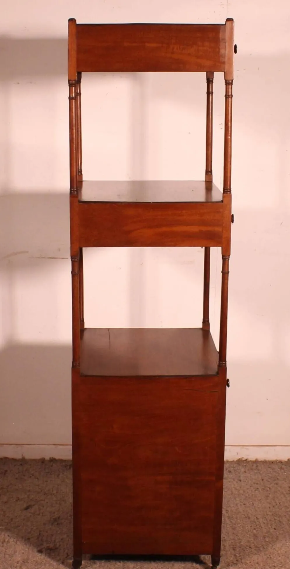 Étagère dit whatnot en acajou circa 1800 époque George III