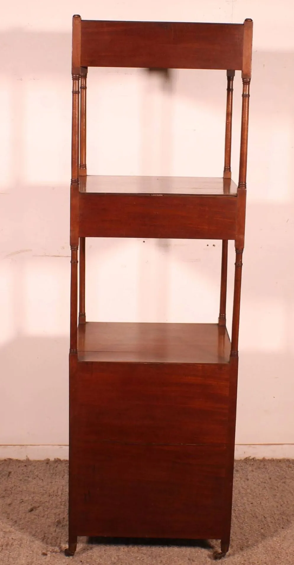 Étagère dit whatnot en acajou circa 1800 époque George III