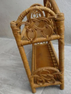 Étagère en bambou