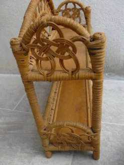 Étagère en bambou