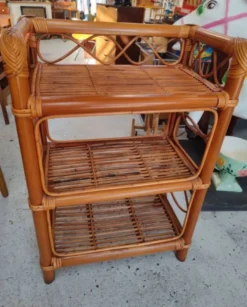 Étagère en bambou