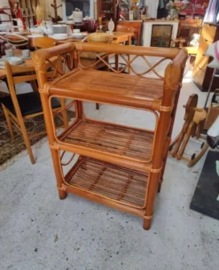 Étagère en bambou