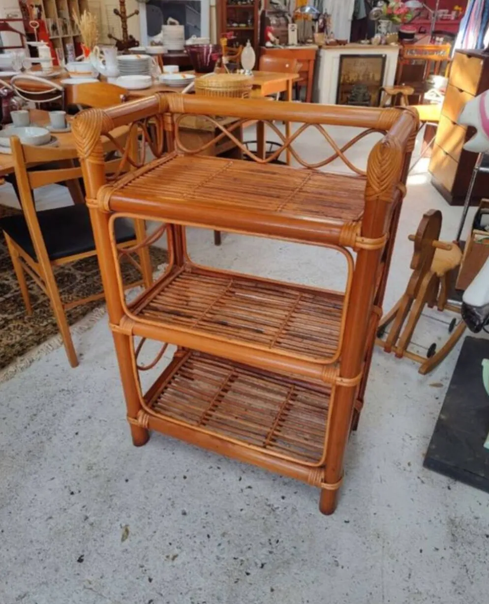 Étagère en bambou