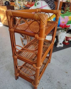 Étagère en bambou