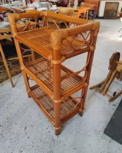 Étagère en bambou