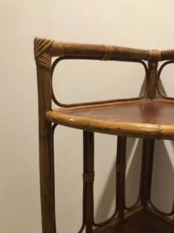 Étagère en bambou