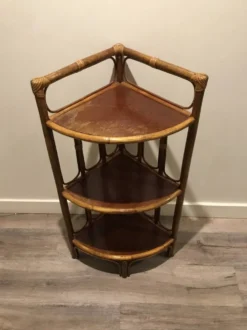 Étagère en bambou