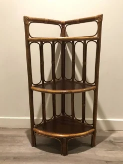 Étagère en bambou