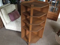 Étagère en bois