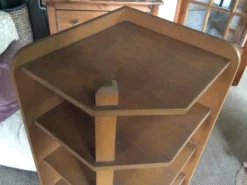 Étagère en bois