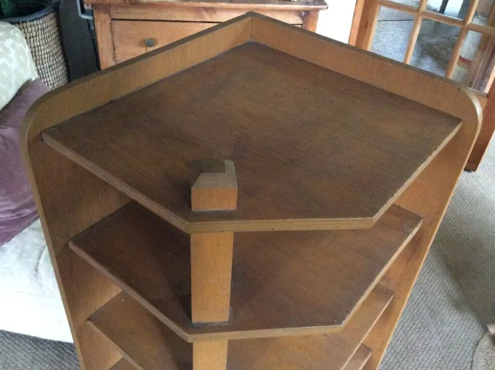 Étagère en bois