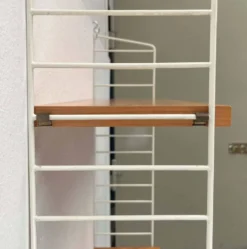 Étagère en fil blanc de style mid-century moderne de String Design Ab, Suède, années 1960.