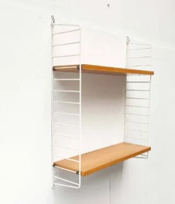 Étagère en fil blanc de style mid-century moderne de String Design Ab, Suède, années 1960.
