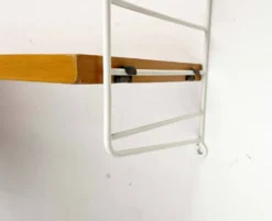 Étagère en fil blanc de style mid-century moderne de String Design Ab, Suède, années 1960.