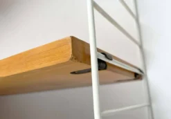 Étagère en fil blanc de style mid-century moderne de String Design Ab, Suède, années 1960.