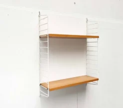 Étagère en fil blanc de style mid-century moderne de String Design Ab, Suède, années 1960.
