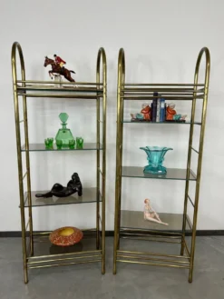 Étagère en laiton design milieu du siècle