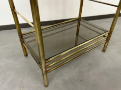 Étagère en laiton design milieu du siècle