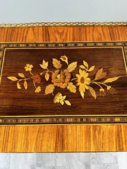 Étagère en marqueterie, style Napoléon III, XIXe siècle