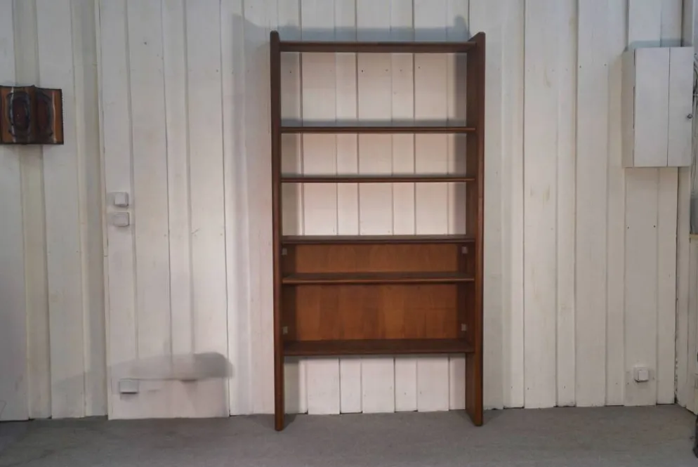 Étagère en orme massif moderniste par Pierre Chapo éditée par la manufacture de Seltz 1950’s